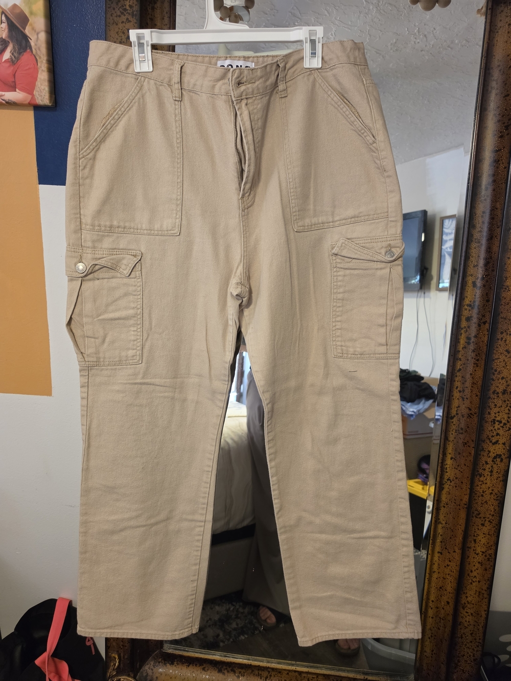 Women’s Wide-Leg Cargo Jeans in Tan